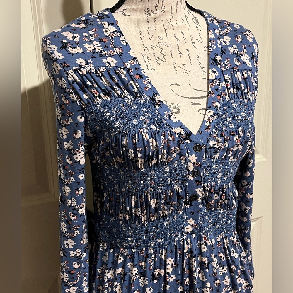 Francesca’s Blue Floral V-neck Dress Size M